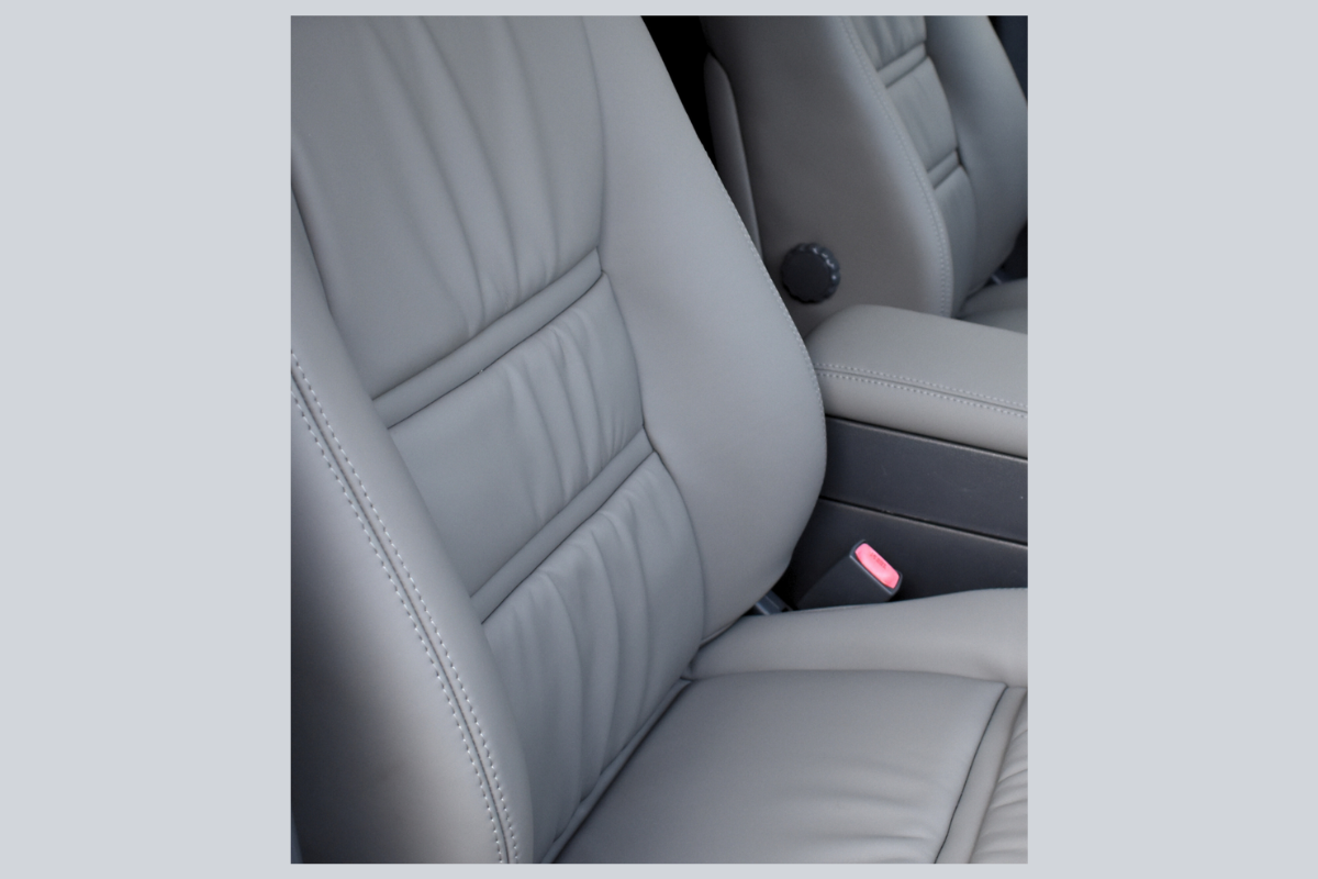 Toyota Land Cruiser Sitze neu beziehen lassen