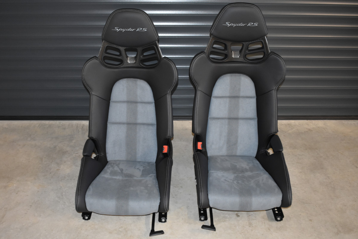 Porsche_718_Cayman_Spyder-Sitze_Einstiegsbacke_neu_polstern_Instandsetzen2