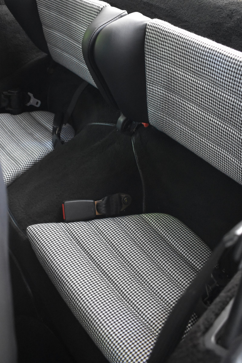 Porsche_911_G-Modell_Sitze_neu_beziehen_neu_polstern_pepita_Leder_Lenkrad_4