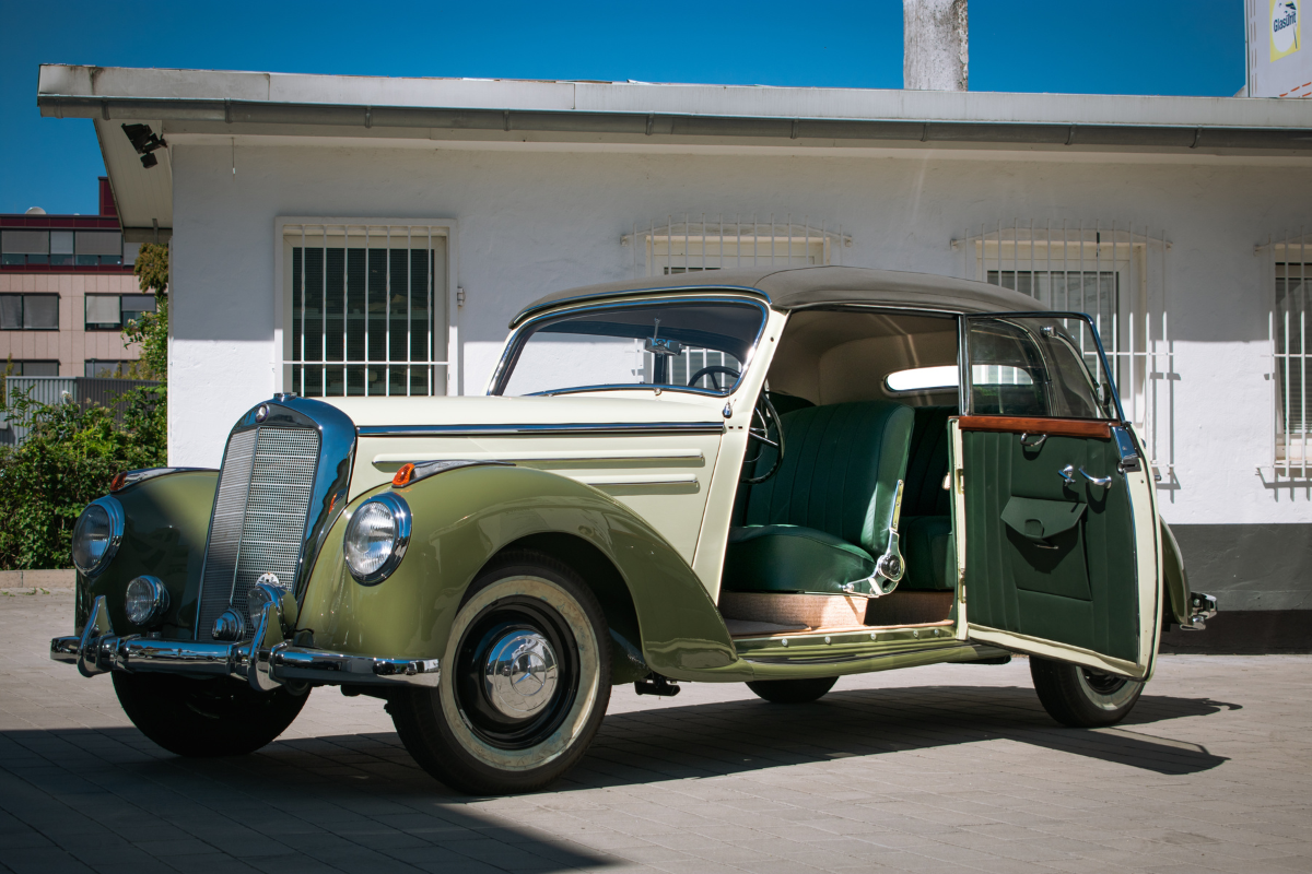 Mercedes Benz W187 220 S Cabrio