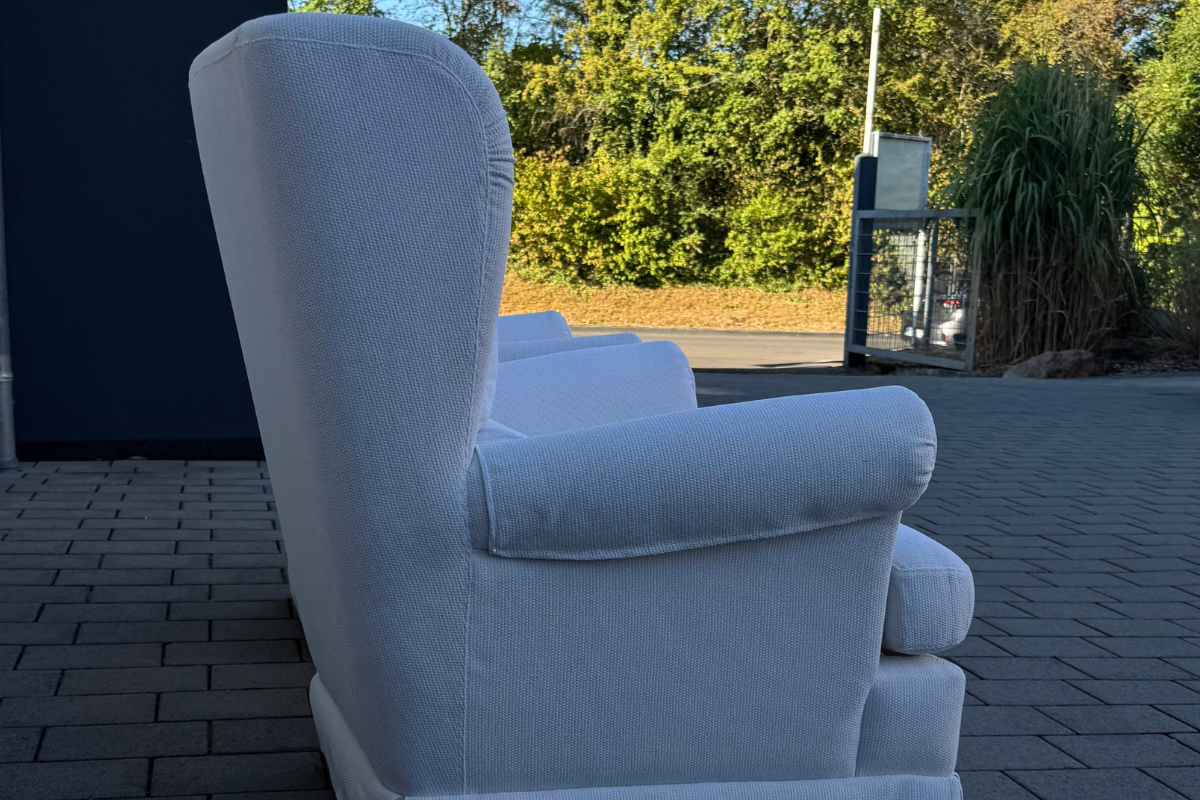 Ohrensessel neu gepolstert und neu bezogen Ohrensessel neu gepolstert und neu bezogen